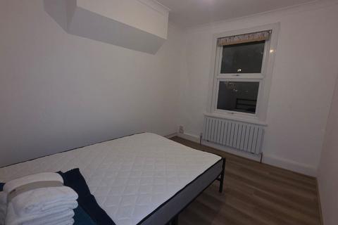 3 bedroom flat to rent, Keogh Road, London, E15