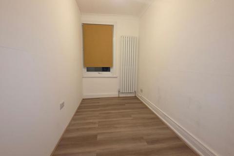 3 bedroom flat to rent, Keogh Road, London, E15