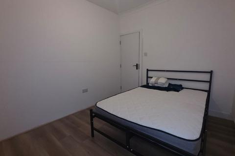 3 bedroom flat to rent, Keogh Road, London, E15