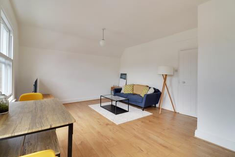 2 bedroom flat to rent, Victoria Road, Finsbury Park, London N4