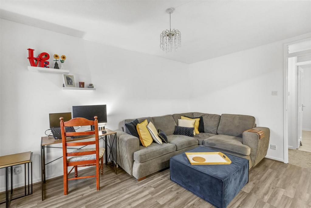 39 Lower Furney Close, HP13 6 XQ-9.jpg
