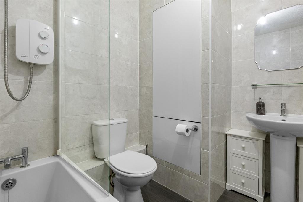 39 Lower Furney Close, HP13 6 XQ-4.jpg