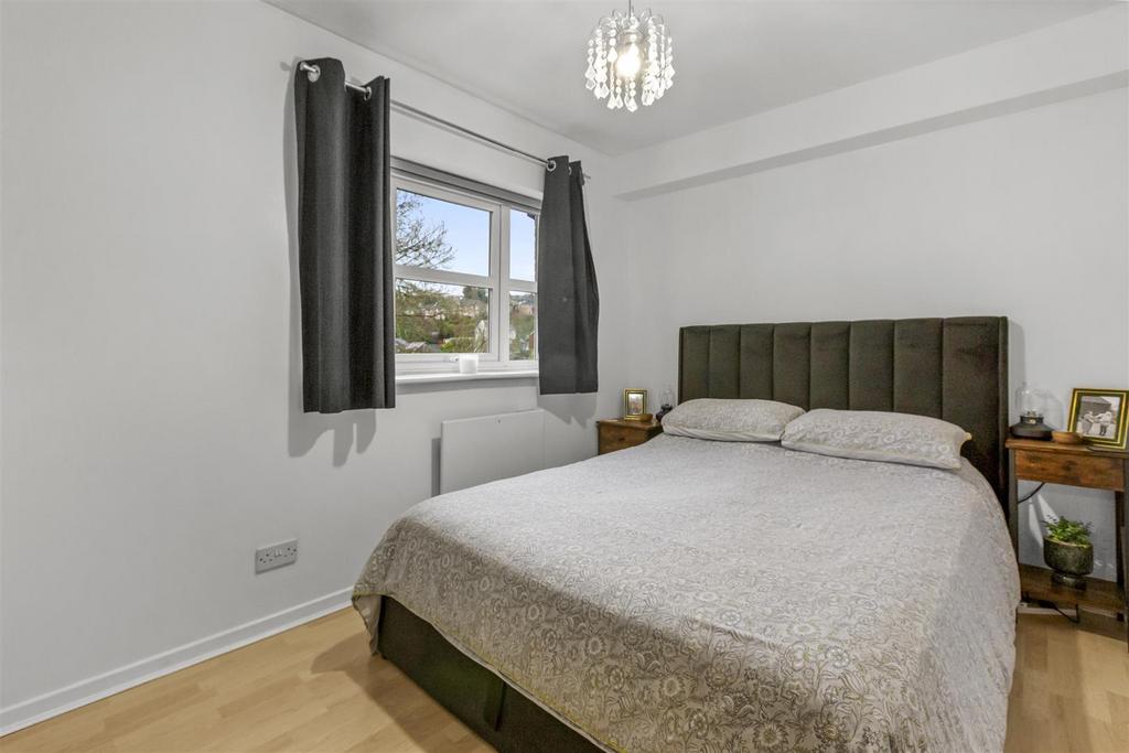 39 Lower Furney Close, HP13 6 XQ-3.jpg