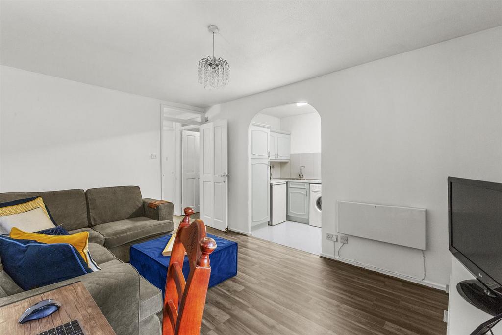 39 Lower Furney Close, HP13 6 XQ-6.jpg