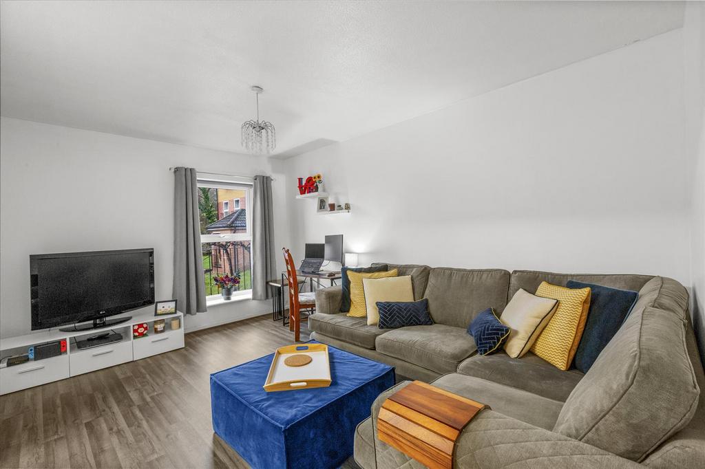 39 Lower Furney Close, HP13 6 XQ-5.jpg