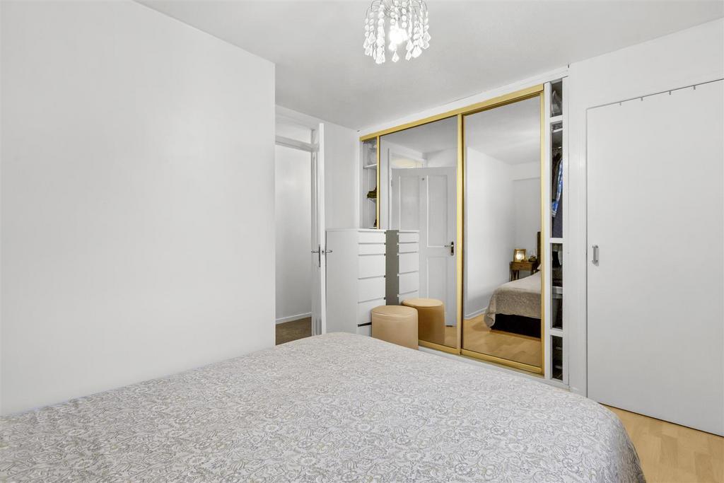 39 Lower Furney Close, HP13 6 XQ-1.jpg