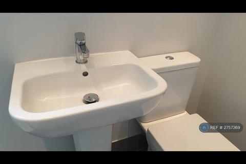 2 bedroom terraced house to rent, Watlands View, Newcastle-Under-Lyme, ST5