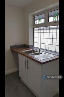2 bedroom terraced house to rent, Watlands View, Newcastle-Under-Lyme, ST5