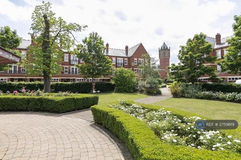 4 bedroom semi-detached house to rent, Brandesbury Square, Woodford Green, IG8