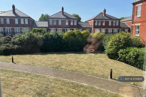 4 bedroom semi-detached house to rent, Brandesbury Square, Woodford Green, IG8
