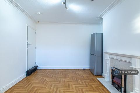3 bedroom terraced house to rent, Strathmore Avenue, Leeds, LS9