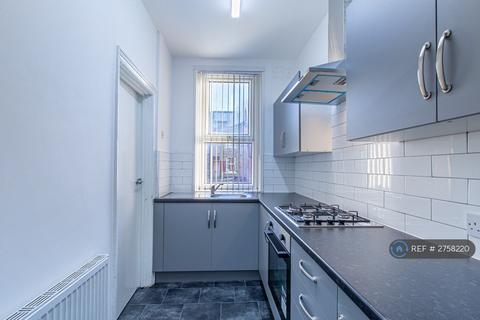 3 bedroom terraced house to rent, Strathmore Avenue, Leeds, LS9