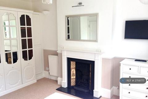 1 bedroom flat to rent, Halesworth Road, London, SE13