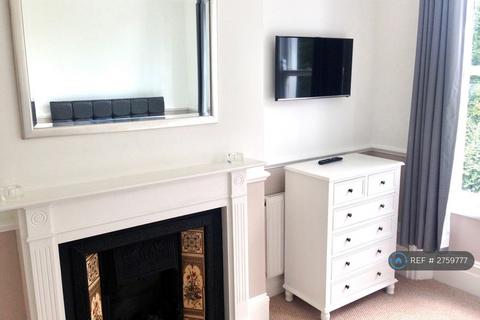 1 bedroom flat to rent, Halesworth Road, London, SE13