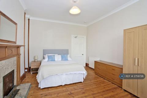 5 bedroom flat to rent, Lilybank Place, Aberdeen, AB24