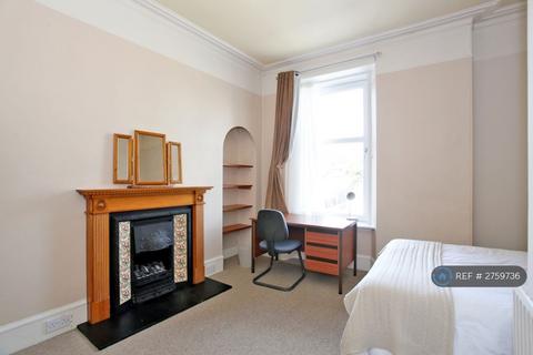 5 bedroom flat to rent, Lilybank Place, Aberdeen, AB24