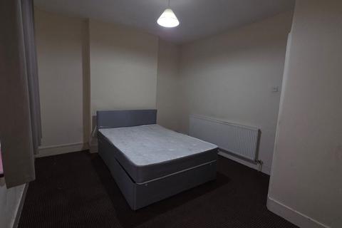 3 bedroom flat to rent, Wanstead Park Road, Ilford, IG1