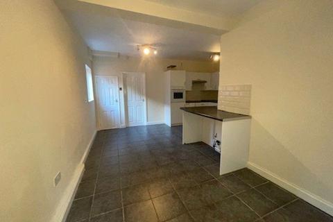 3 bedroom semi-detached house to rent, Fairfield Road, Leicester