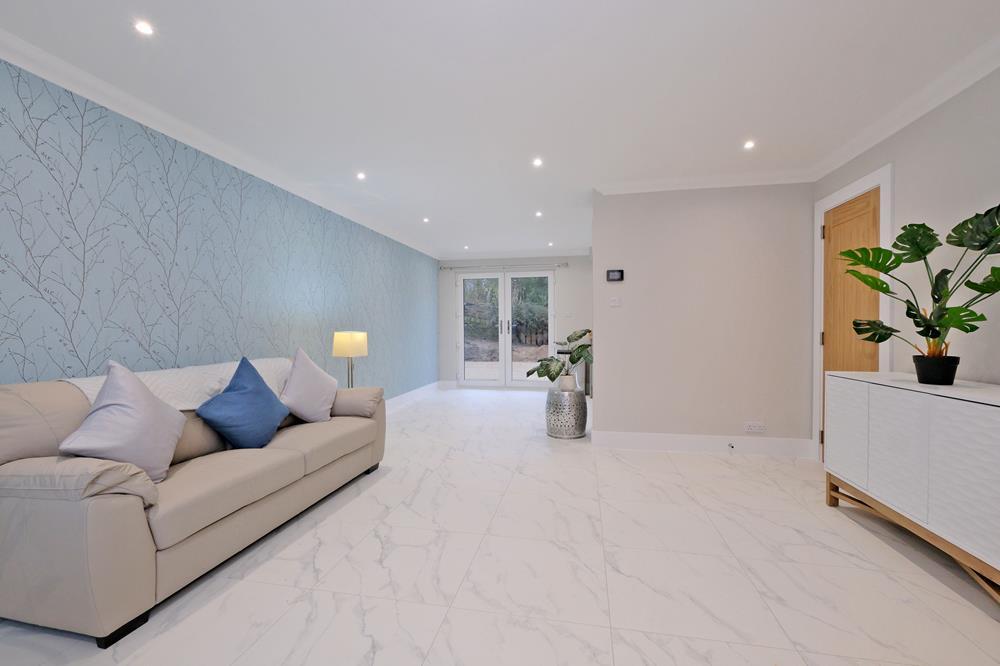 Living room 6
