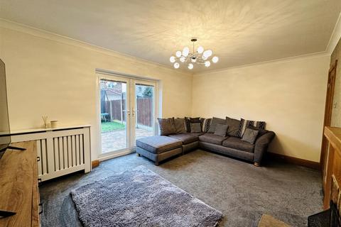 3 bedroom semi-detached house for sale, Hazel Road, Dunscroft, Doncaster
