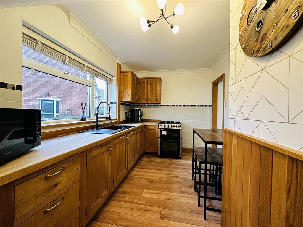 Kitchen 2.jpg