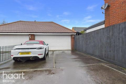 undefined, Champs Sur Marne, Bristol