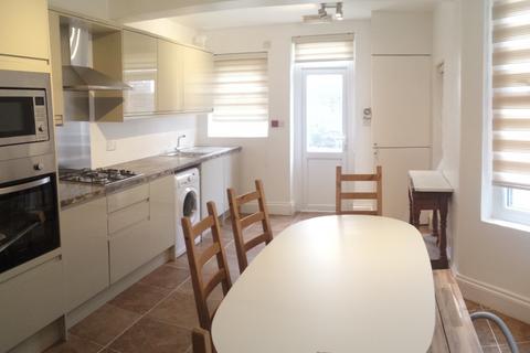 6 bedroom detached house to rent, Princess May Road, London N16