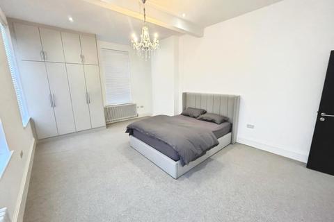 undefined, Uxbridge Road, Hanwell