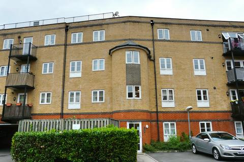 2 bedroom flat to rent, High Street, Aldershot GU11