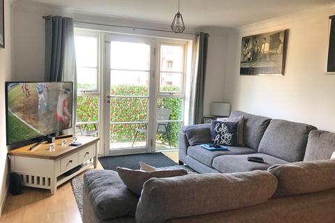 2 bedroom flat to rent, High Street, Aldershot GU11