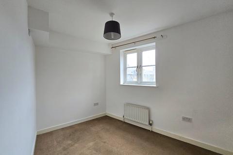 2 bedroom flat to rent, High Street, Aldershot GU11