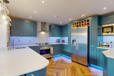 4 bedroom terraced house to rent, North Street, Stamford