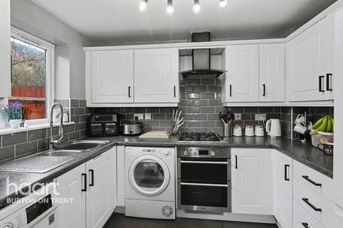 3 bedroom end of terrace house for sale, Blueberry Way, Swadlincote