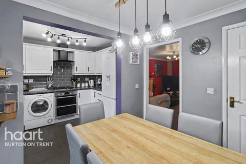 3 bedroom end of terrace house for sale, Blueberry Way, Swadlincote
