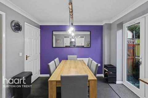 3 bedroom end of terrace house for sale, Blueberry Way, Swadlincote