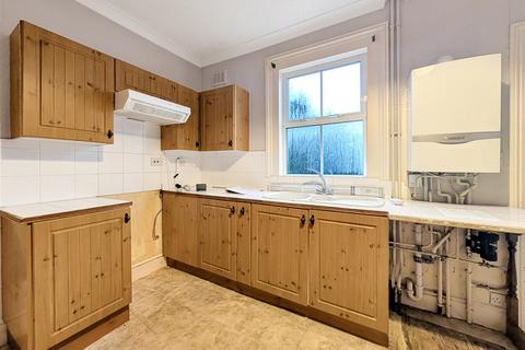 3 bedroom end of terrace house to rent, Rawstorn Road, Colchester