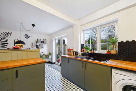 3 bedroom terraced house for sale, Camp Mount, Pontefract