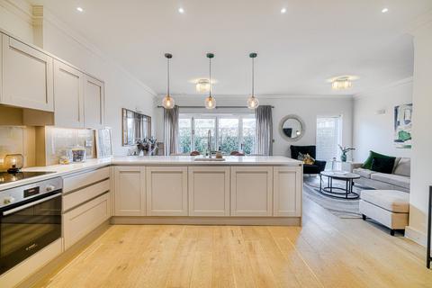 4 bedroom semi-detached house for sale, New Garrison Road, Shoeburyness, Essex, SS3