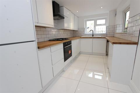 4 bedroom terraced house to rent, Herbert Street, Old Town, Hemel Hempstead, Hertfordshire, HP2 5HP