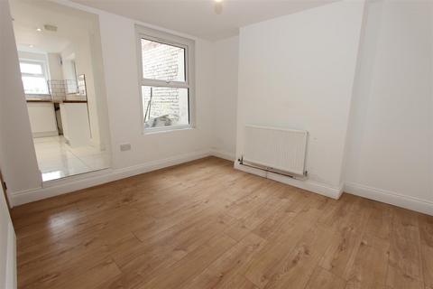 4 bedroom terraced house to rent, Herbert Street, Old Town, Hemel Hempstead, Hertfordshire, HP2 5HP