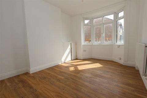 4 bedroom terraced house to rent, Herbert Street, Old Town, Hemel Hempstead, Hertfordshire, HP2 5HP