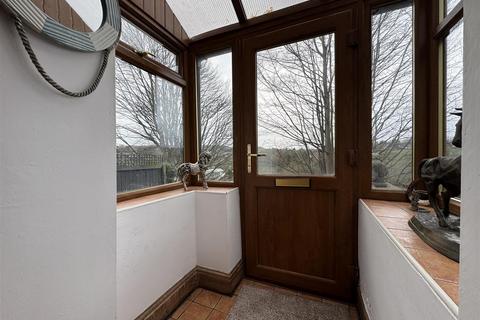 2 bedroom end of terrace house for sale, Hallas Road, Kirkburton, Huddersfield HD8 0QF