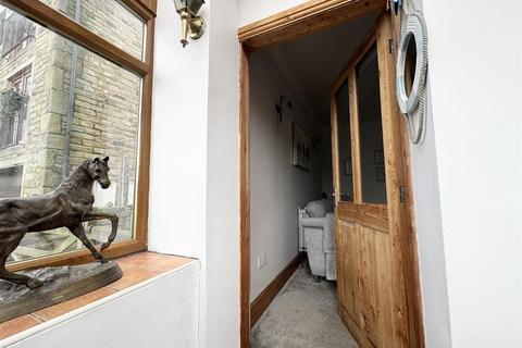 2 bedroom end of terrace house for sale, Hallas Road, Kirkburton, Huddersfield HD8 0QF