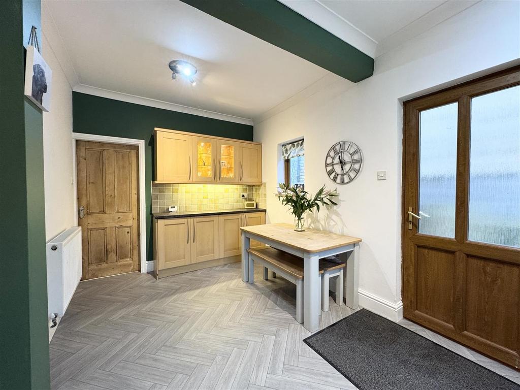 Dining kitchen