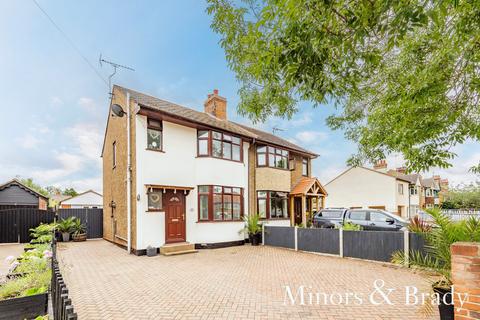 3 bedroom semi-detached house to rent, Dell Road, Lowestoft, NR33
