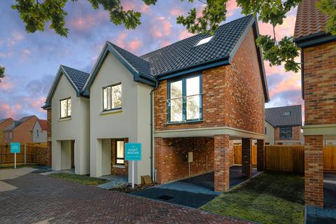 4 bedroom semi-detached house for sale, Windermere Avenue (3), Hullbridge, Hockley, Essex, SS5