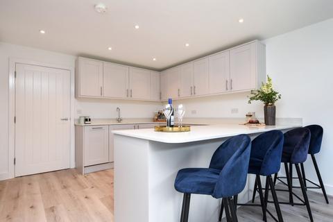 4 bedroom semi-detached house for sale, Windermere Avenue (3), Hullbridge, Hockley, Essex, SS5