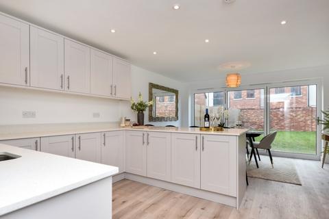 4 bedroom semi-detached house for sale, Windermere Avenue (3), Hullbridge, Hockley, Essex, SS5