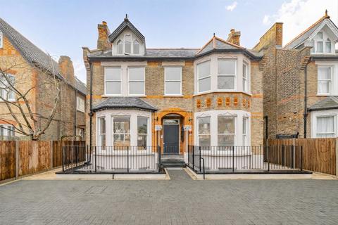 2 bedroom house to rent, Freeland Road, London W5