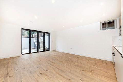 2 bedroom house to rent, Freeland Road, London W5